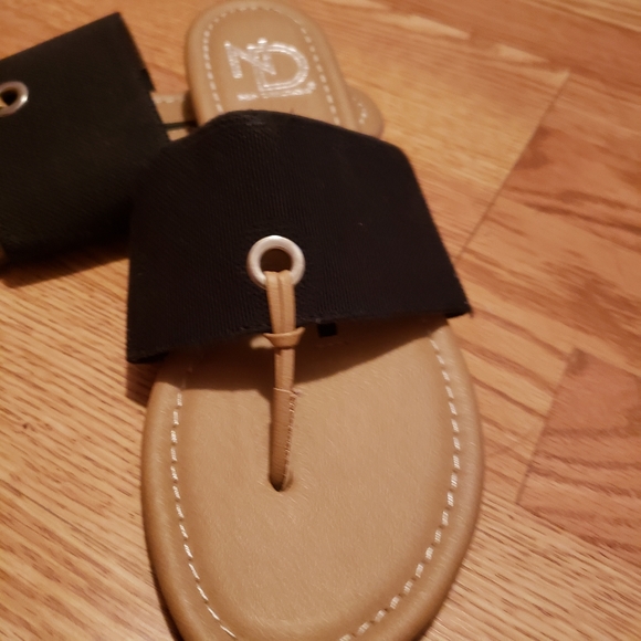 New Directions Sandles - Picture 2 of 4